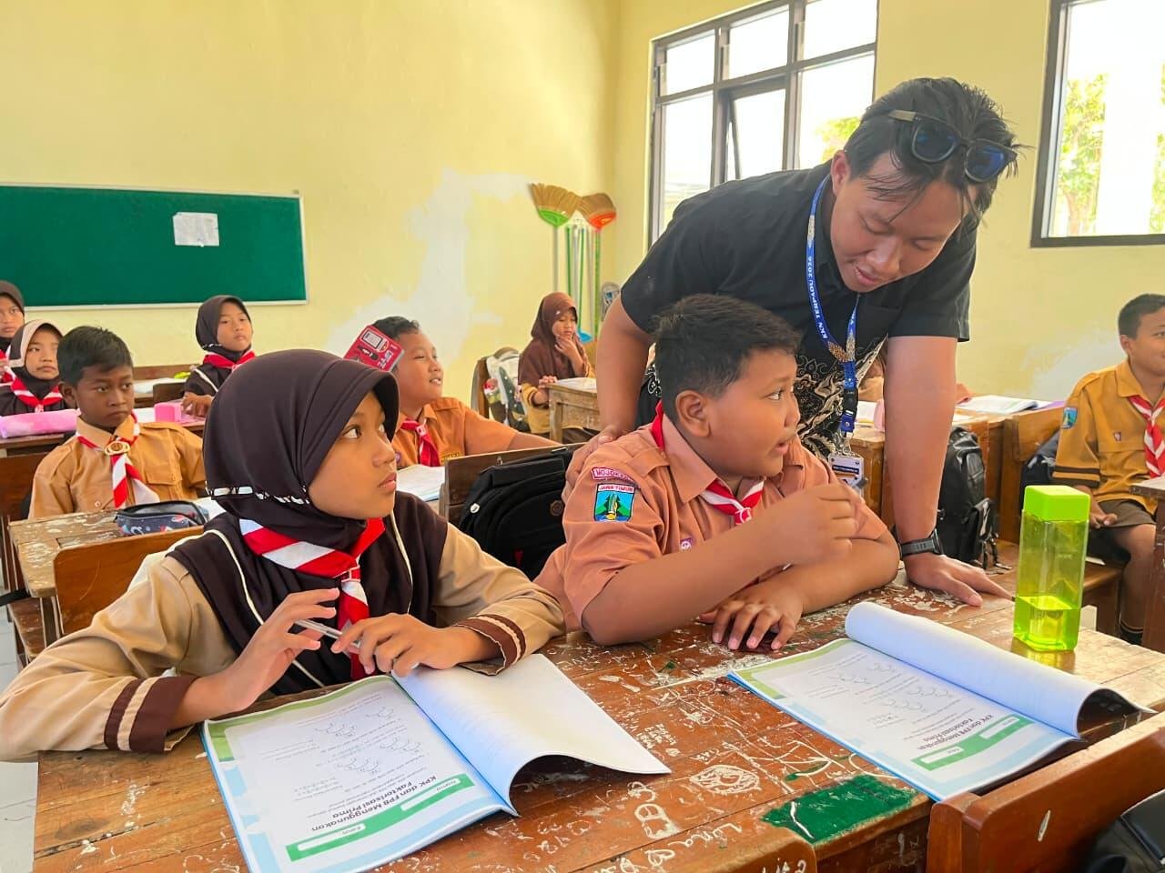 Belajar Matematika Tanpa Takut, SIPMAT KKN-T Kelompok 24 UMSIDA Dorong Siswa SDN Mindugading Lebih Percaya Diri 57 IMG 20260730 WA0014