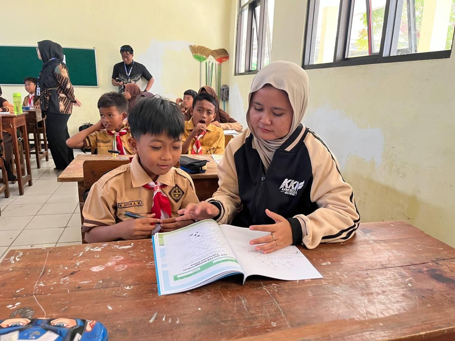Belajar Matematika Tanpa Takut, SIPMAT KKN-T Kelompok 24 UMSIDA Dorong Siswa SDN Mindugading Lebih Percaya Diri 61 IMG 20260730 WA0017