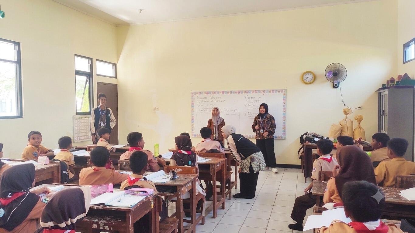 Belajar Matematika Tanpa Takut, SIPMAT KKN-T Kelompok 24 UMSIDA Dorong Siswa SDN Mindugading Lebih Percaya Diri 55 IMG 20260730 WA0019