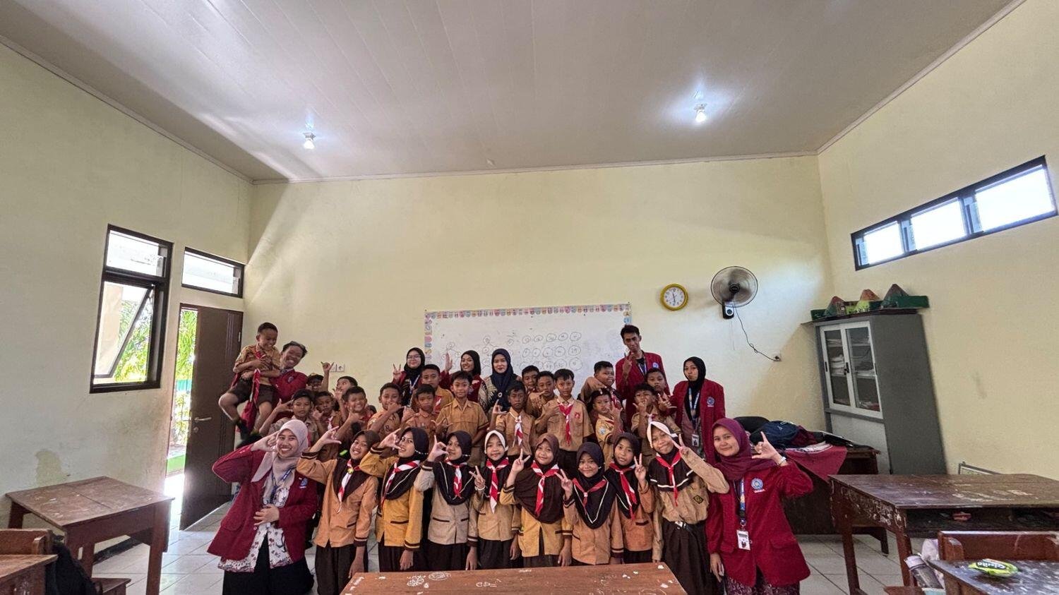 Belajar Matematika Tanpa Takut, SIPMAT KKN-T Kelompok 24 UMSIDA Dorong Siswa SDN Mindugading Lebih Percaya Diri 62 IMG 20260730 WA0020