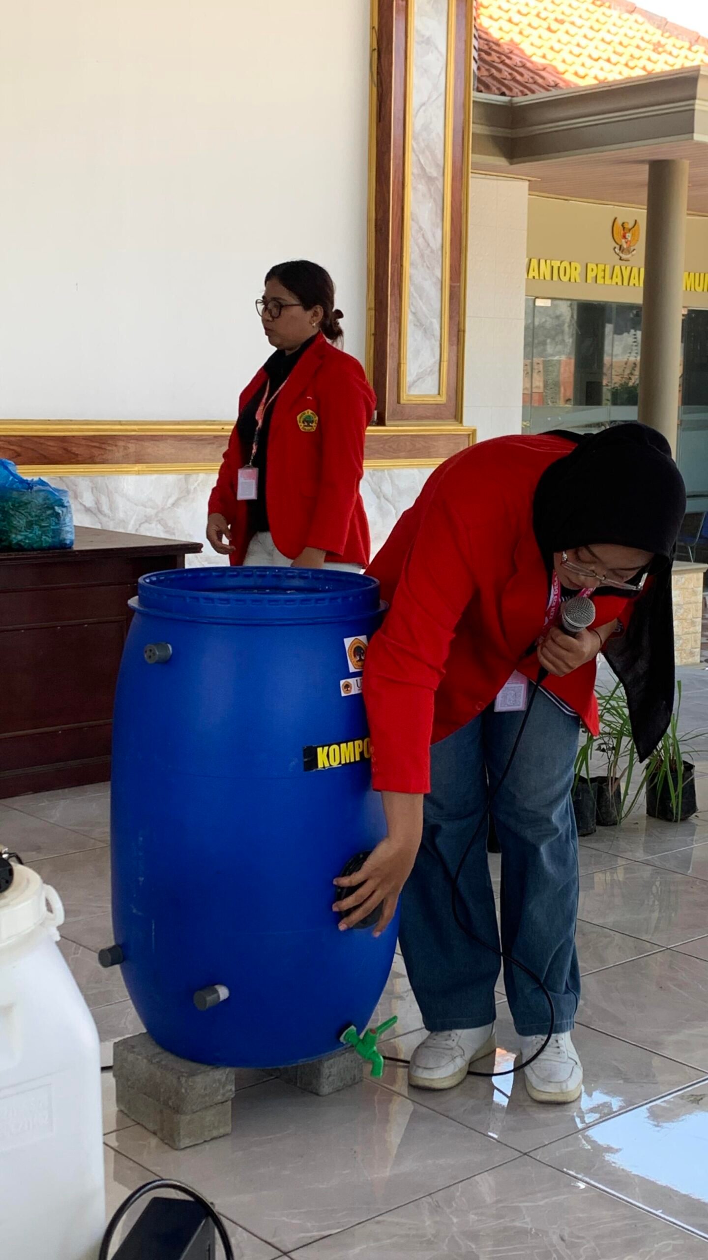 Drum Bekas, Solusi Cerdas: Mahasiswa KKN Untag Surabaya Ajak Ibu-Ibu PKK Desa Lasem Sulap Sampah Organik Jadi Pupuk Bernilai 51 IMG 0299.JPG scaled