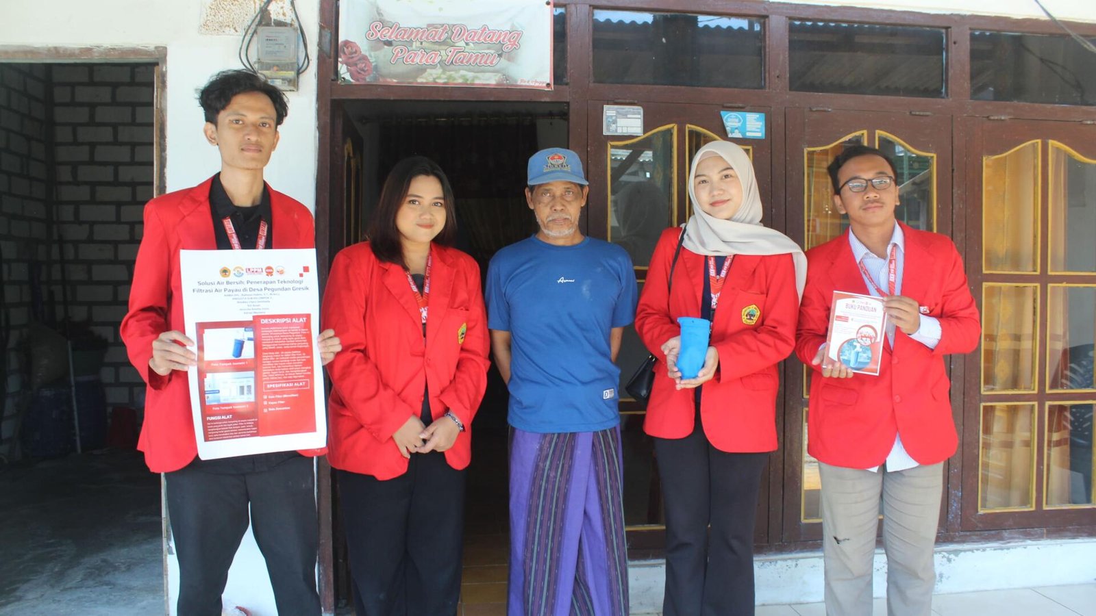 Peduli Kualitas Air Warga, Mahasiswa KKN UNTAG Surabaya Pasang Filter Air Payau di RT 03 Desa Pegundan Gresik 48 IMG 0954 1