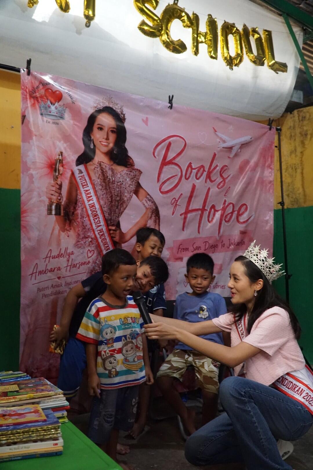 Books of Hope Project: Audellya Membawa Lebih dari 300 Buku Bacaan Bahasa Inggris dari San Diego ke Jakarta 50 Books of Hope Project: Audellya Membawa Lebih dari 300 Buku Bacaan Bahasa Inggris dari San Diego ke Jakarta