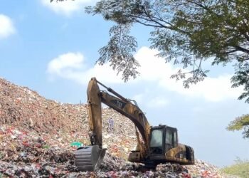 From Waste to Awareness: Mahasiswa PPKn Membangun Kesadaran Ekologis di TPA Mrican 46 IMG 20260701 071918