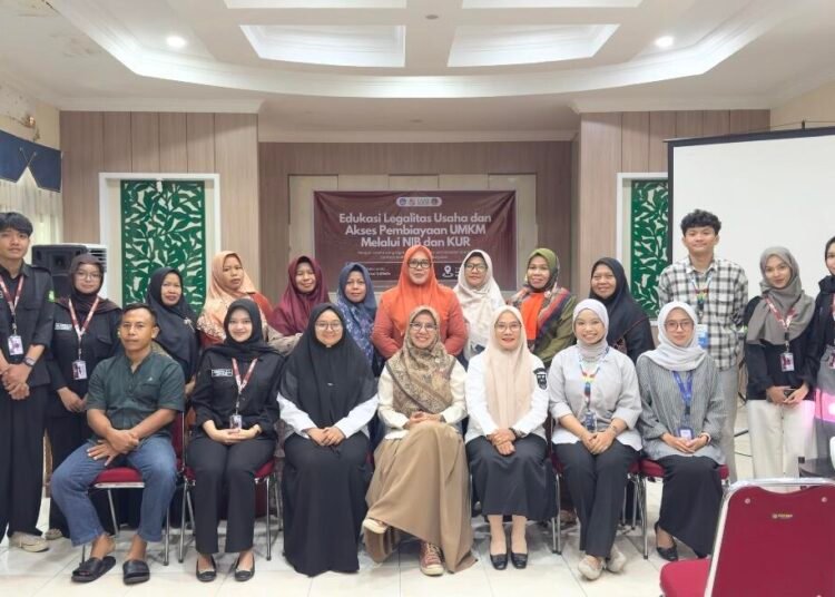 Mahasiswa Universitas Riau FBN Labuh Baru Barat Membantu UMKM Naik Kelas Melalui Edukasi NIB dan KUR 46 Dokumentasi bersama para peserta UMKM, Pemateri dan Tamu undangan (Sumber: Dokumentasi Pribadi)