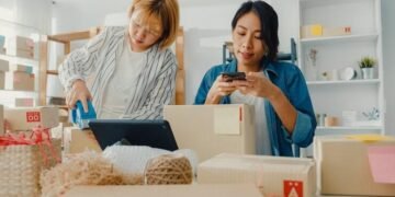 Ilustrasi Pengaruh E-Commerce terhadap Pengelolaan Keuangan UMKM (Sumber: Magnific/Freepik)