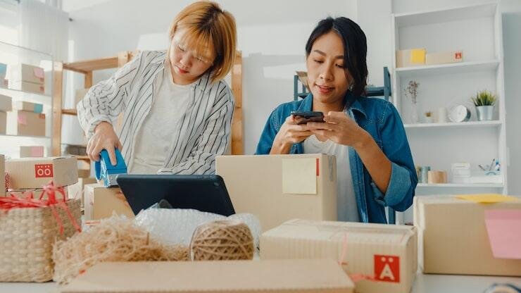 Pengaruh E-Commerce terhadap Pengelolaan Keuangan UMKM 46 Ilustrasi Pengaruh E-Commerce terhadap Pengelolaan Keuangan UMKM (Sumber: Magnific/Freepik)