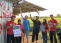 Gelap Gulita Jadi Terang Benderang: Tim PKM Untag Surabaya "Sulap" Gudang Pupuk di Raci Kulon Pakai Panel Surya 50 Tim PKM Kelompok R26 dari Universitas 17 Agustus 1945 Surabaya menggelar pemasangan dan pengoperasian lampu jenis Solar Street Light All in One untuk penerangan gudang penyimpanan pupuk di Desa Raci Kulon, Kecamatan Sidayu, Kabupaten Gresik, pada Jumat (10/07/2026) sore. Kegiatan ini bertujuan untuk memaparkan cara perawatan jangka panjang untuk para mitra tani.