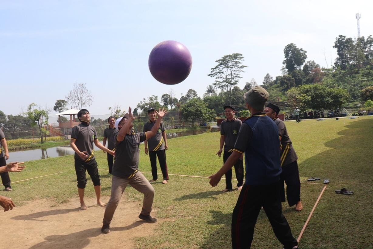 Outbound Pecah! Guru dan Tendik MAN 1 Yogyakarta Kompak Sambut Kelas Internasional 48 MAN 1 Yogyakarta
