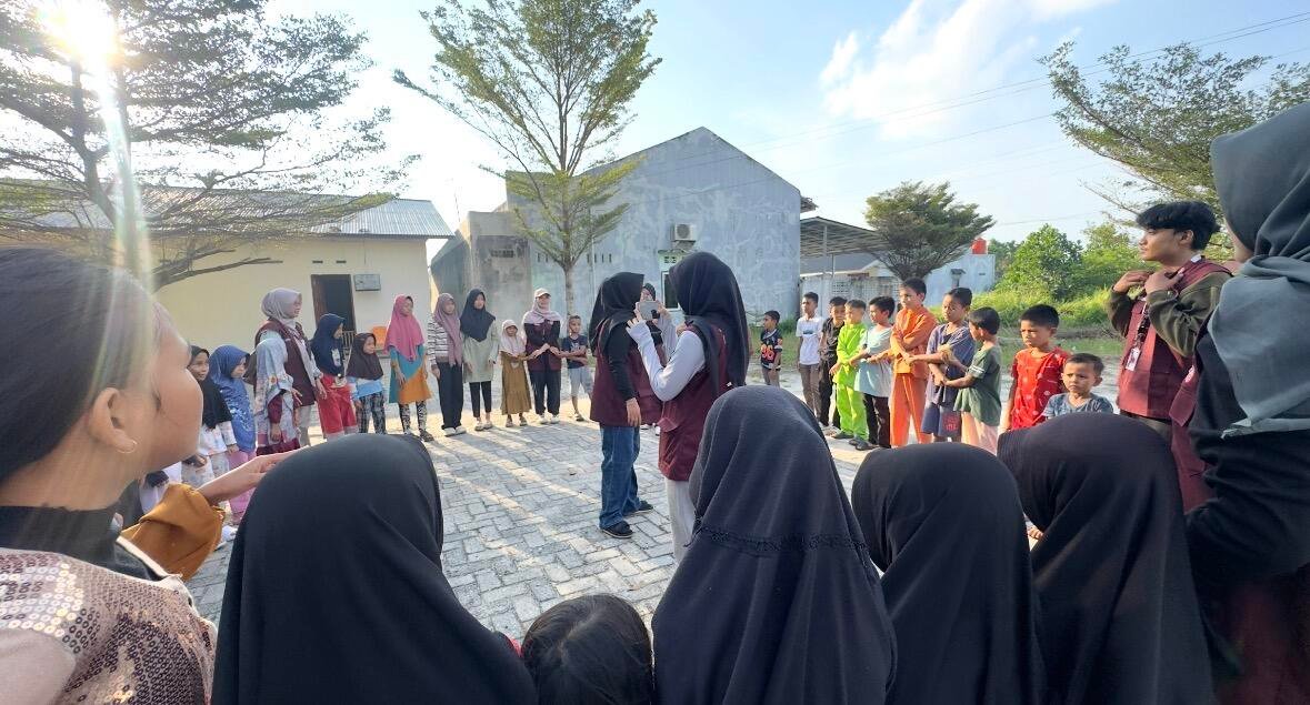 Dokumentasi kegiatan Mengenal Permainan Tradisional Melayu (Sumber: Dokumentasi Pribadi) 