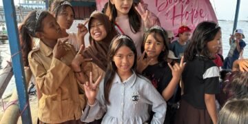Hari Anak Nasional: Puteri Anak Indonesia Audellya Ambara Harsono Hadiahkan Ratusan Buku Bahasa Inggris untuk Anak Pesisir