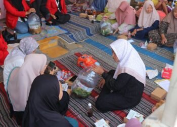 Mahasiswa KKN Untag Surabaya Edukasi Pengelolaan Sampah dan Pembuatan Eco-Enzyme bagi Ibu PKK Desa Bedanten 47 IMG 5578 1