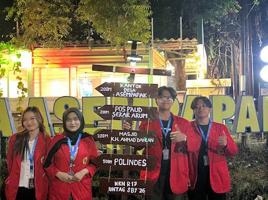 Mahasiswa KKN UNTAG Surabaya Hadirkan Penunjuk Arah Berbasis Solar Cell untuk Perkuat Infrastruktur Informasi Desa Asempapak 46 IMG 8527