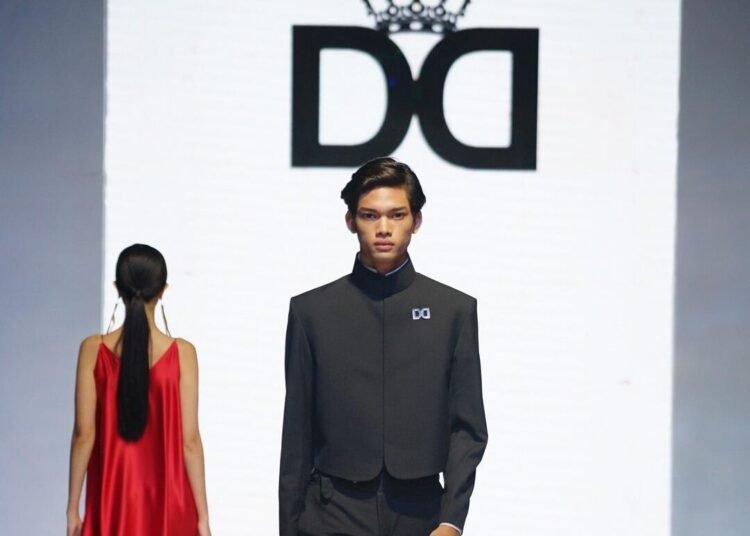 Indonesia Trend Fashion Week 2026 Sukses Digelar, Derry Dahlan Berharap Lahir Desainer dan Model Berdaya Saing Global 49 Indonesia Trend Fashion Week 2026 Sukses Digelar, Derry Dahlan Berharap Lahir Desainer dan Model Berdaya Saing Global