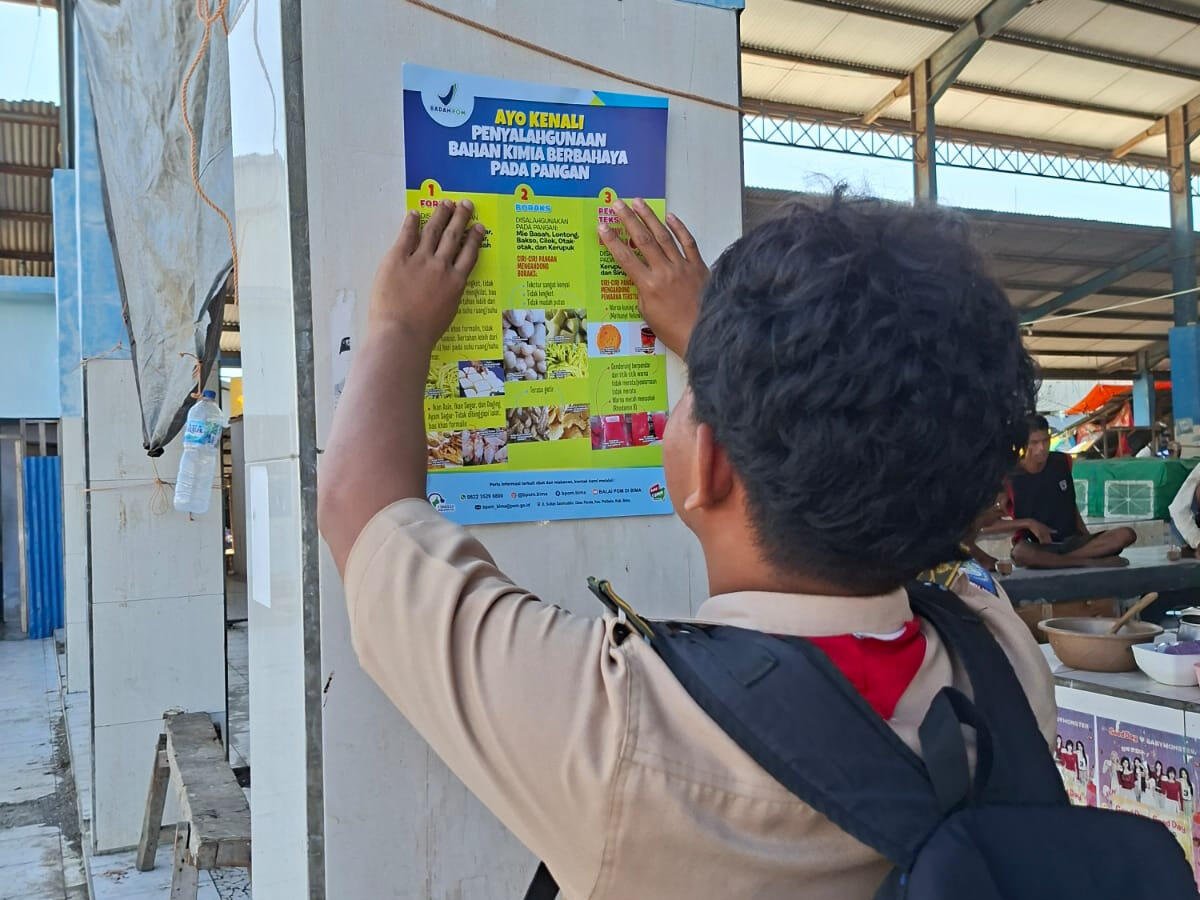 Wujudkan Pasar Sehat, Balai POM Bima dan Saka POM Edukasi Pedagang dan Pembeli Pasar Amahami 48 Kolaborasi BPOM Bima dan Saka POM Edukasi Komunitas Pasar Amahami