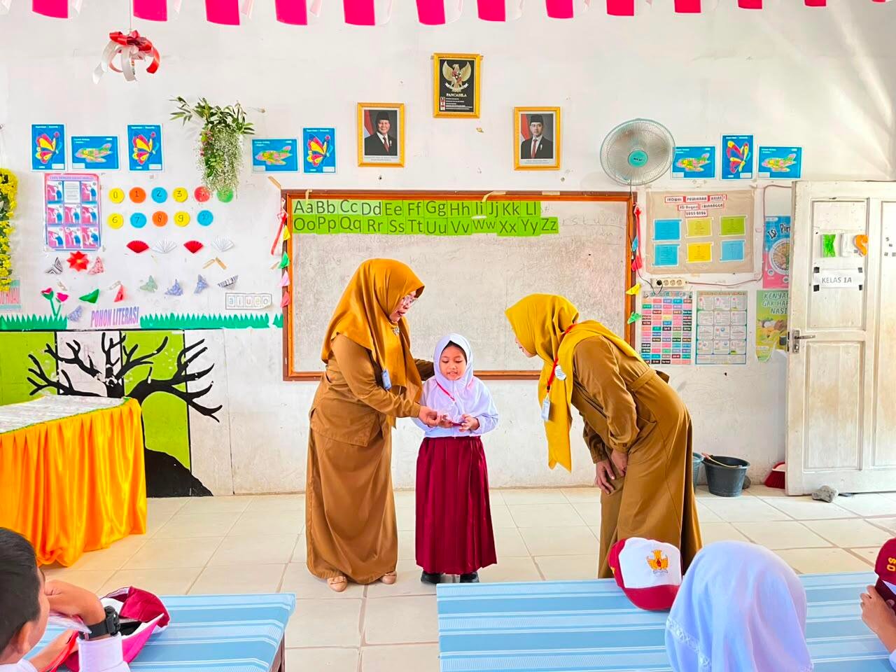 MPLS Ramah Dapat Respons Positif Orang Tua, Bantu Murid Baru Beradaptasi dengan Lingkungan Sekolah 49 MPLS Ramah Dapat Respons Positif Orang Tua, Bantu Murid Baru Beradaptasi dengan Lingkungan Sekolah