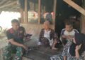 Humanis dan Menginspirasi, Satgas TMMD Ke-129 Sisihkan Waktu Layani Lansia 49 Anggota tim kesehatan Satgas TMMD Ke-129 Kodim 0601/Pandeglang memberikan pemeriksaan kesehatan kepada seorang lansia di Desa Pasirgadung, Kecamatan Patia, Kabupaten Pandeglang.