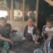 Humanis dan Menginspirasi, Satgas TMMD Ke-129 Sisihkan Waktu Layani Lansia 53 Anggota tim kesehatan Satgas TMMD Ke-129 Kodim 0601/Pandeglang memberikan pemeriksaan kesehatan kepada seorang lansia di Desa Pasirgadung, Kecamatan Patia, Kabupaten Pandeglang.