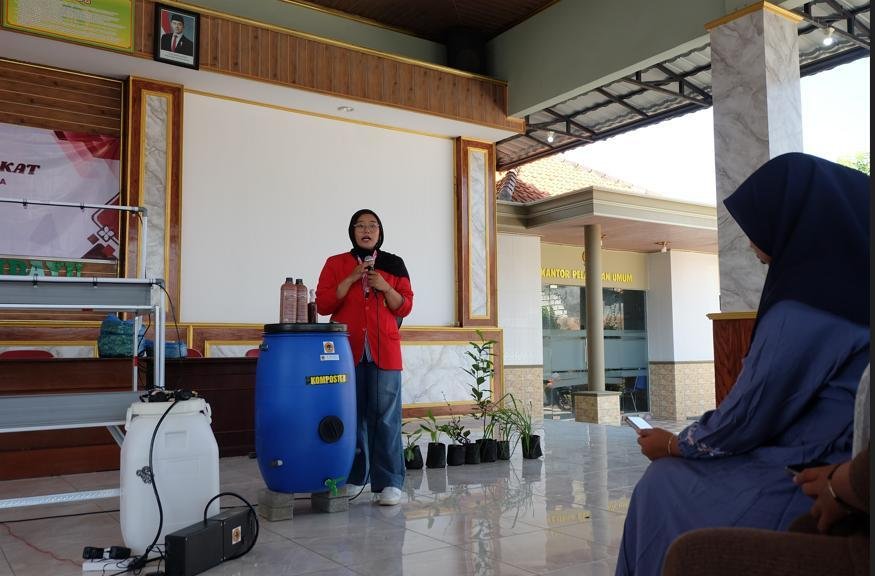 Drum Bekas, Solusi Cerdas: Mahasiswa KKN Untag Surabaya Ajak Ibu-Ibu PKK Desa Lasem Sulap Sampah Organik Jadi Pupuk Bernilai 50 Screenshot 2026 07 12 074036