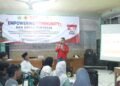 Gambar 2 dan 3. Proses Pelatihan dan Materi