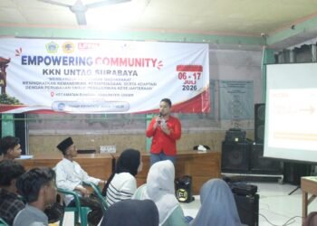 Gambar 2 dan 3. Proses Pelatihan dan Materi