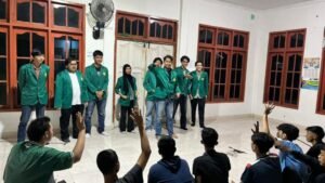Cinta Bahasa, Wujud Nyata Bela Negara: Pesan Mendalam dari Sosialisasi Mahasiswa UMRI Kepada Pemuda di Masyarakat 47 Antusiasme para pemuda setempat saat mengikuti kegiatan sosialisasi Bela Negara oleh mahasiswa UMR