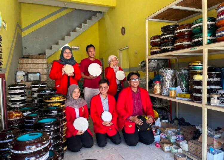Mahasiswa KKN Untag Surabaya Dukung Peningkatan Produktivitas UMKM NK Rebana melalui Teknologi Tepat Guna 46 WhatsApp Image 2026 07 08 at 10.45.35