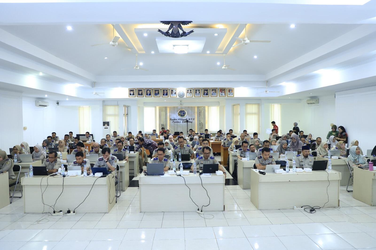 Kakanwil BPN Provinsi Lampung Tinjau Langsung Ujian Asesmen Rencana Suksesi Jabatan Administrator 2026 49 WhatsApp Image 2026 07 10 at 15.57.24