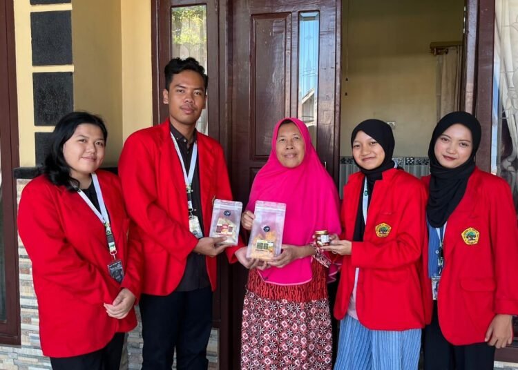 Program Pengabdian Masyarakat dengan Pemanfaatan Bandeng menjadi Olahan yang Inovatif Bersama Bu Ibah di RT 09 RW 03 Bedanten 46 WhatsApp Image 2026 07 10 at 21.42.31 1