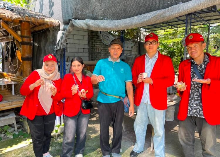 Inovasi Kecil dari Pesisir Gresik: Membangkitkan Daya Saing UMKM Kerajinan Kerang 46 WhatsApp Image 2026 07 11 at 2.50.10 PM