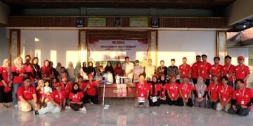 Kurangi Ketergantungan Pestisida Kimia, Mahasiswa Pengabdian masyarakat Universitas 17 Agustus Surabaya Perkenalkan Perangkap Hama Bertenaga Surya di Desa Lasem Gresik 58 WhatsApp Image 2026 07 12 at 15.24.08