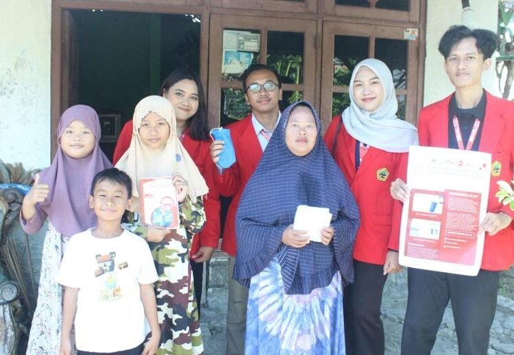 Pengabdian Masyarakat Mahasiswa UNTAG Surabaya Pasang Filter Air Payau, Menjawab Permasalahan Kualitas Air RT 03 Desa Pegundan 46 Penyerahan Filter Air Teknologi Tepat Guna dari Mahasiswa UNTAG SBY kepada Warga Desa Pegundan