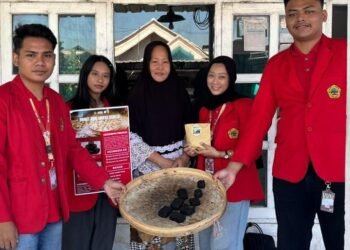 Inovasi produk Mahasiswa Untag Surabaya Dalam Pengabdian masyarakat, Ubah Limbah Kulit Kedelai Jadi Briket di Gresik 46 WhatsApp Image 2026 07 13 at 23.24.54