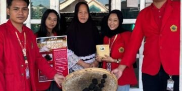 Inovasi produk Mahasiswa Untag Surabaya Dalam Pengabdian masyarakat, Ubah Limbah Kulit Kedelai Jadi Briket di Gresik 56 WhatsApp Image 2026 07 13 at 23.24.54