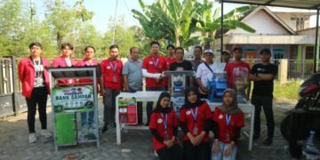 Penerapan Sistem Bank Sampah Berbasis Pemilahan Botol Plastik untuk Meningkatkan Kesadaran dan Nilai Ekonomi Masyarakat Desa Asempapak Kec. Sidayu Kab. Gresik 57 WhatsApp Image 2026 07 14 at 15.16.44