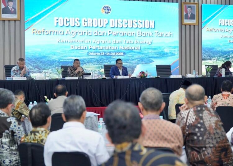 Kementerian ATR/BPN dan Komisi II DPR RI Bahas Penguatan Reforma Agraria serta Optimalisasi Peran Bank Tanah 46 WhatsApp Image 2026 07 14 at 15.54.05