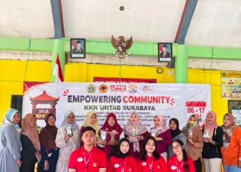 Mahasiswa Untag Surabaya Kembangkan Produk Turunan Berbasis Teknologi Tepat Guna di Desa Raci Kulon 46 Dokumentasi bersama mitra