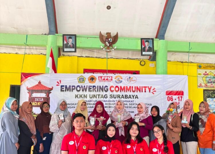 Mahasiswa Untag Surabaya Kembangkan Produk Turunan Berbasis Teknologi Tepat Guna di Desa Raci Kulon 46 Dokumentasi bersama mitra