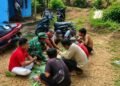 Tak Ada Sekat di Lokasi TMMD ke-129 Kodim 0601/Pandeglang, Kebersamaan Terjalin dalam Satu Hamparan Daun Pisang 47 Anggota Satgas TMMD Ke-129 Kodim 0601/Pandeglang makan bersama warga sebagai wujud kemanunggalan TNI dengan rakyat di Kecamatan Patia.