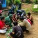 Tak Ada Sekat di Lokasi TMMD ke-129 Kodim 0601/Pandeglang, Kebersamaan Terjalin dalam Satu Hamparan Daun Pisang 52 Anggota Satgas TMMD Ke-129 Kodim 0601/Pandeglang makan bersama warga sebagai wujud kemanunggalan TNI dengan rakyat di Kecamatan Patia.