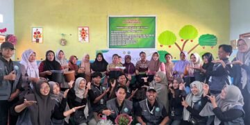 Ubah Limbah Jadi Berkah, KKN 221 UINSA Gelar Workshop Hidro-Akuaponik di 3 Dusun Sumber Malang 56 Menyasar ibu-ibu wali murid saat momen MPLS, program ini digagas untuk menghidupkan kembali BUMDes sekaligus mendukung mandat Bupati Bondowoso soal kesehatan lingkungan.