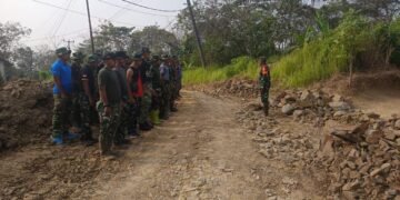Hari Keenam TMMD ke-129 Kodim 0601/Pandeglang Diawali Apel Pagi, Kapten Inf. Masalirohman Tekankan Disiplin dan Keselamatan Kerja 28 Personel Satgas TMMD ke-129 Kodim 0601/Pandeglang mengikuti apel pagi yang dipimpin Kapten Inf. Masalirohman di lokasi pembangunan Desa Pasirgadung, Kecamatan Patia, Kabupaten Pandeglang, Senin (20/7/2026), sebelum memulai pekerjaan fisik.