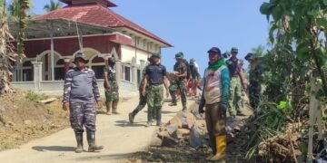 Hari ke-7 TMMD ke-129 Kodim 0601/Pandeglang: Gotong Royong di Kampung Ciririgi, Membangun Jalan yang Menyatukan Harapan Warga 28 Personel Satgas TMMD ke-129 Kodim 0601/Pandeglang bersama masyarakat bersiap melaksanakan kegiatan pembangunan fisik di Desa Pasirgadung, Kecamatan Patia, Kabupaten Pandeglang.