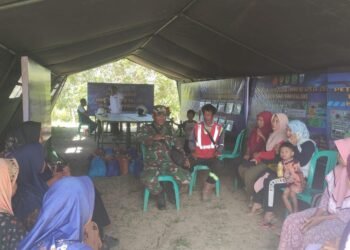 Satgas TMMD ke-129 Kodim 0601/Pandeglang Berikan Penyuluhan Bahaya Kebakaran di Musim Kemarau kepada Warga Patia 46 Pelda Agus Rizal memberikan penyuluhan bahaya kebakaran musim kemarau kepada warga di Posko Satgas TMMD ke-129 Kodim 0601/Pandeglang, Desa Pasirgadung, Kecamatan Patia, Kabupaten Pandeglang.