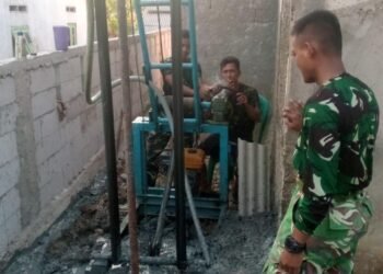 TMMD 129 Kodim 0601/Pandeglang Mulai Bangun Sumur Bor di Masjid Kampung Pangburangan, Hadirkan Harapan Air Bersih untuk Warga 46 Personel Satgas TMMD ke-129 Kodim 0601/Pandeglang mengoperasikan mesin pengeboran saat pembangunan sumur bor di Masjid Kampung Pangburangan, Desa Pasirgadung, Kecamatan Patia, sebagai upaya penyediaan air bersih bagi masyarakat.