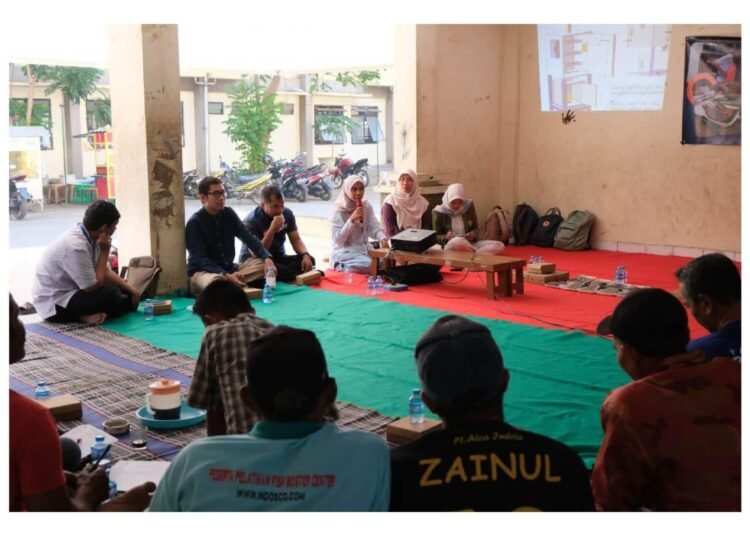 Tim Pengabdian kepada Masyarakat UPN Veteran Jatim bersama LMI dan KUBE Mandiri Bersatu melakukan Focus Group Discussion (FGD) untuk mengidentifikasi kondisi dan kebutuhan pengembangan usaha mitra.