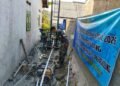 Warga bersama personel Satgas TMMD Ke-129 Kodim 0601/Pandeglang menyaksikan air bersih mengalir dari sumur bor di Masjid Kampung Pangburangan, Desa Pasirgadung, sebagai harapan baru bagi masyarakat yang selama ini kesulitan mendapatkan air saat musim kemarau.