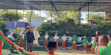 Kolaborasi Mahasiswa KKN 59 UINSA dan MI Bahrul Ulum Kaligerman Sukseskan Outbound Penutupan MPLS 2026 56 WhatsApp Image 2026 07 30 at 13.35.30