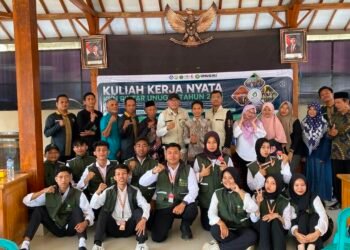 Bersama Masyarakat, Kelompok 39 KKN PINTAR UNUGIRI 2026 Mulai Langkah Pengabdian di Margomulyo 46 WhatsApp Image 2026 07 31 at 11.02.13
