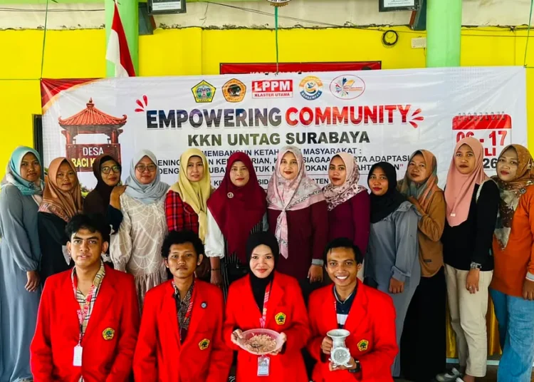Tingkatkan Produktivitas UMKM, Tim KKN Untag Surabaya Hibahkan Alat Penggiling Daging di Desa Raci Kulon 46 adi